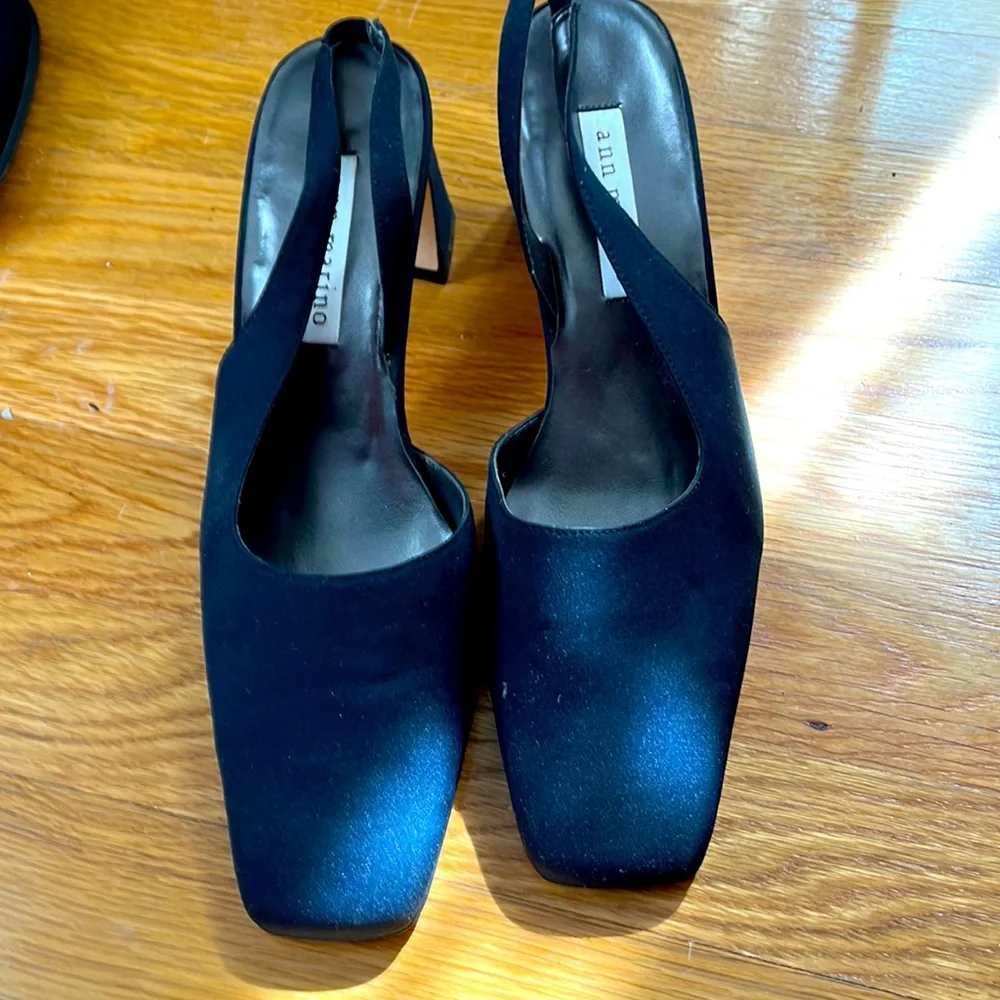 Women’s Ann Marino Navy File Slingback Shoes. Size 9M